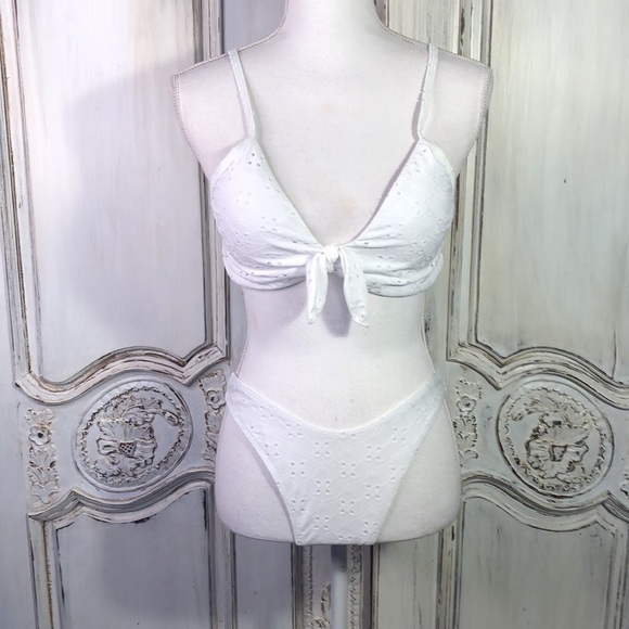 Eyelet Lace Three Piece Bikini Set Size Large - Picture 7 of 15